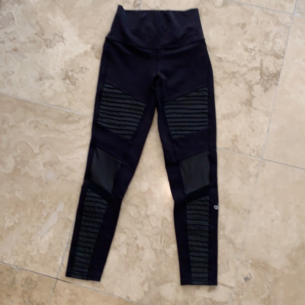 - HP!!!❤️❤️❤️❤️ALO Yoga Moto Black Leggings - Picture 4 of 7